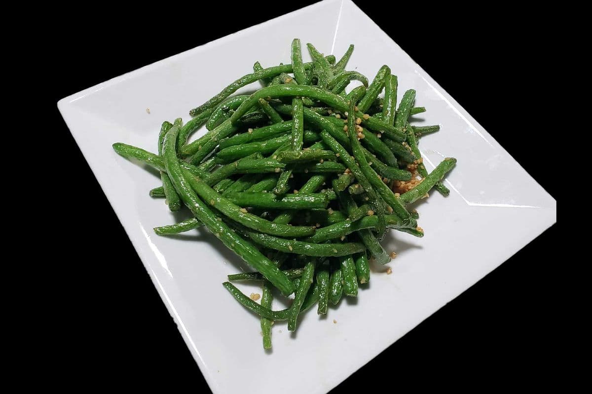 V11. Garlic String Beans