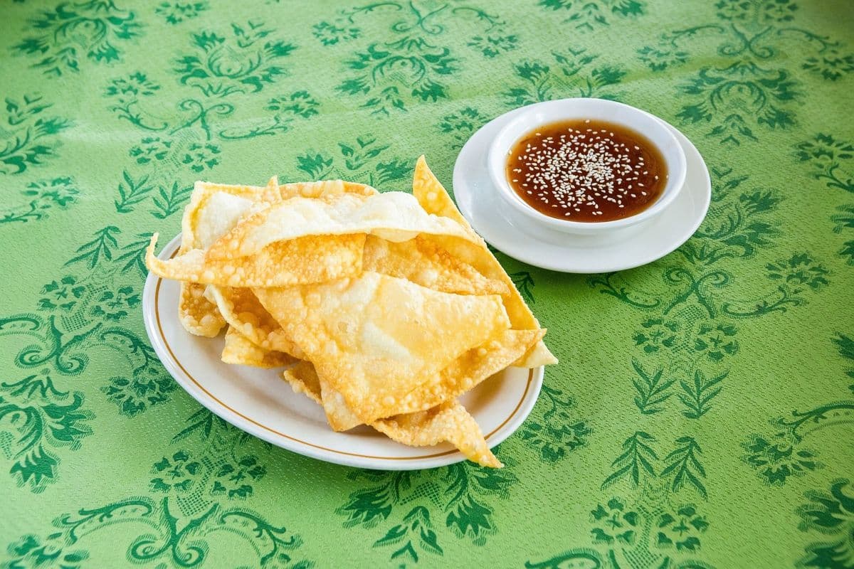 Deep-Fried Wonton Dumplings with Thai Sauce