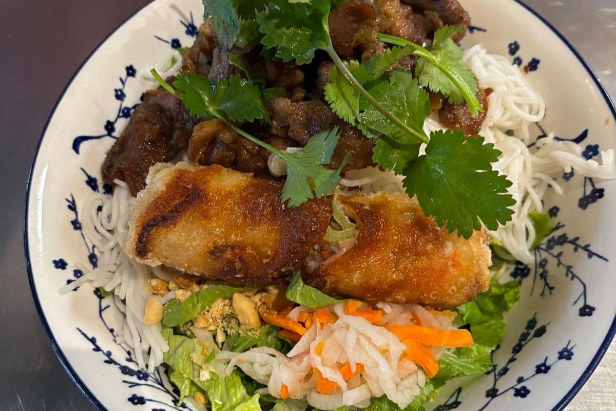39. Bun Thit Nuong hoac Ga Nuong, Cha Gio