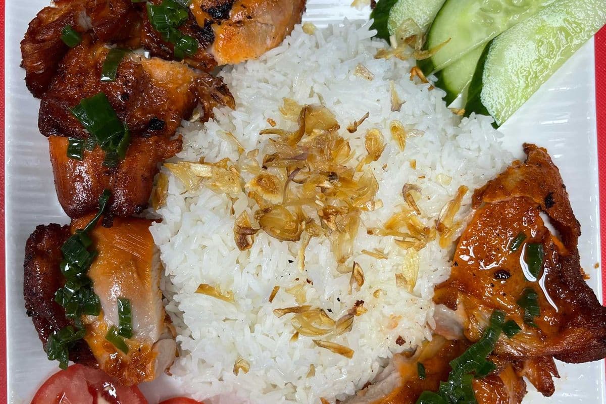 16. Cơm Gà Xối Mỡ (Fried Chicken On Rice )