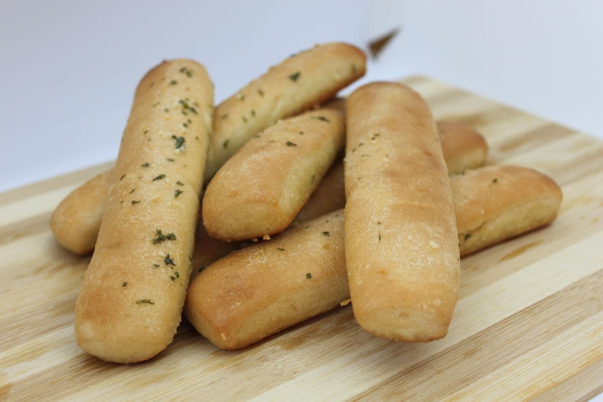 Garlic Bread Sticks (6 Sticks)