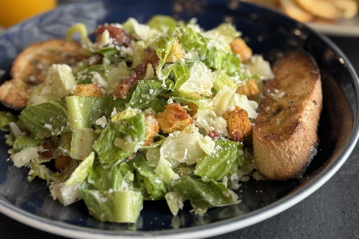 SALADE CÉSAR CLASSIQUE - CLASSIC CAESAR SALAD