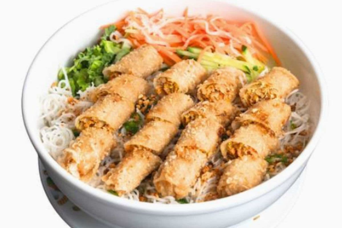 V63. Vegetarian Spring Rolls Vermicelli (4 rolls)
