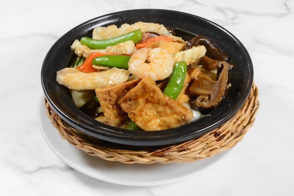 80. Assorted Meat with Tofu Hot Pot