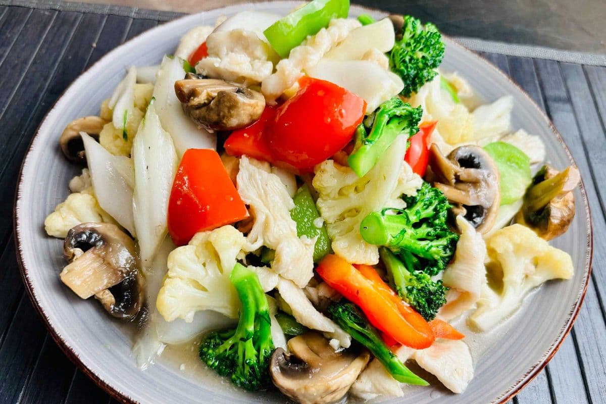 E. Stir-Fried Chicken with Mixed Vegetables 雑菜炒雞肉