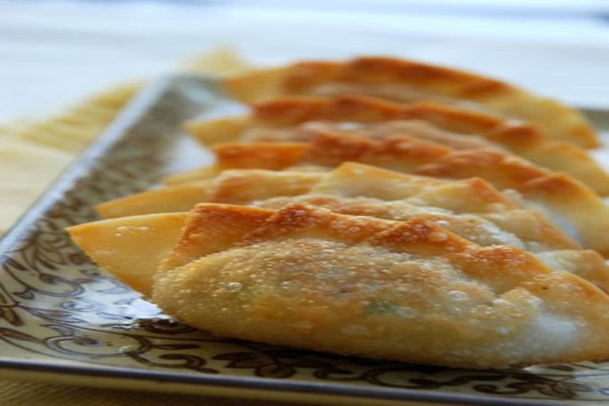 E7. Korean Dumplings (6 pcs)