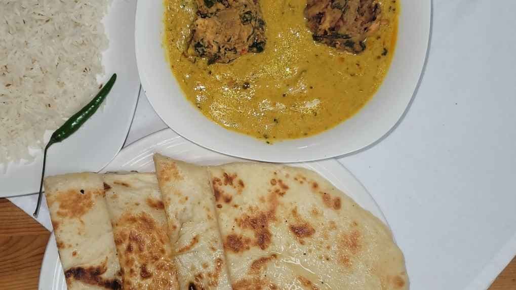 Yogurt Pakora Curry (WITH RICE OR TWO NAANS)