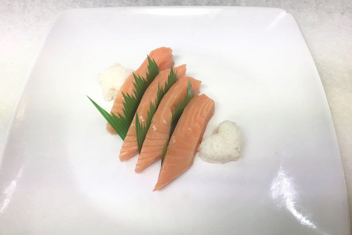 Salmon Sashimi (4 pcs)