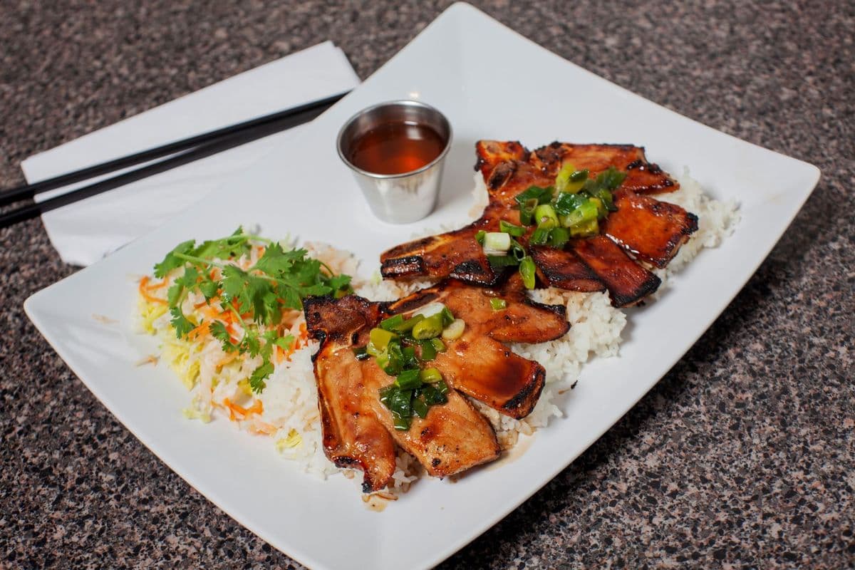 16. Côtelettes de porc grillés / Grilled Pork Chop