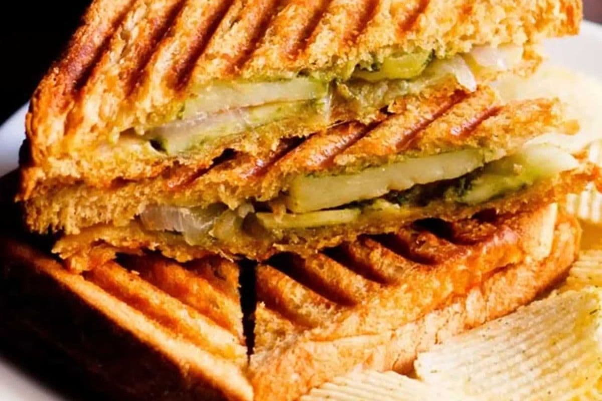 Achari Veggie Club Sandwich