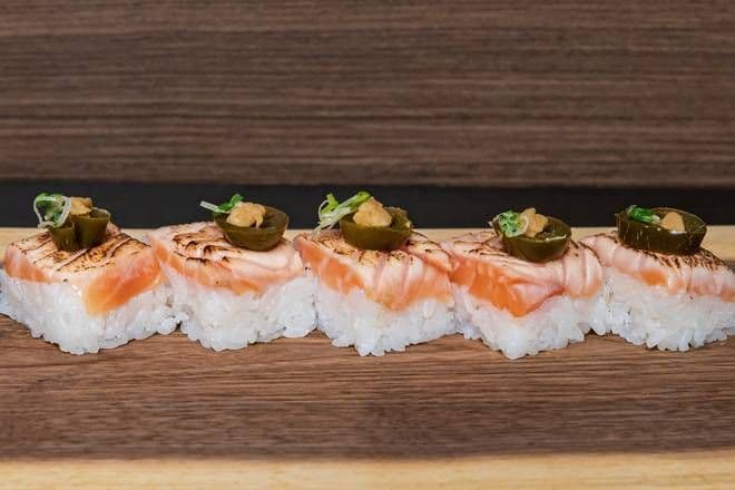 Oshizushi Salmon (5 pcs)