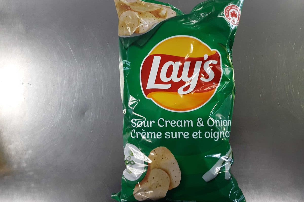 Lay's - Sour Cream and Onion (165 g)