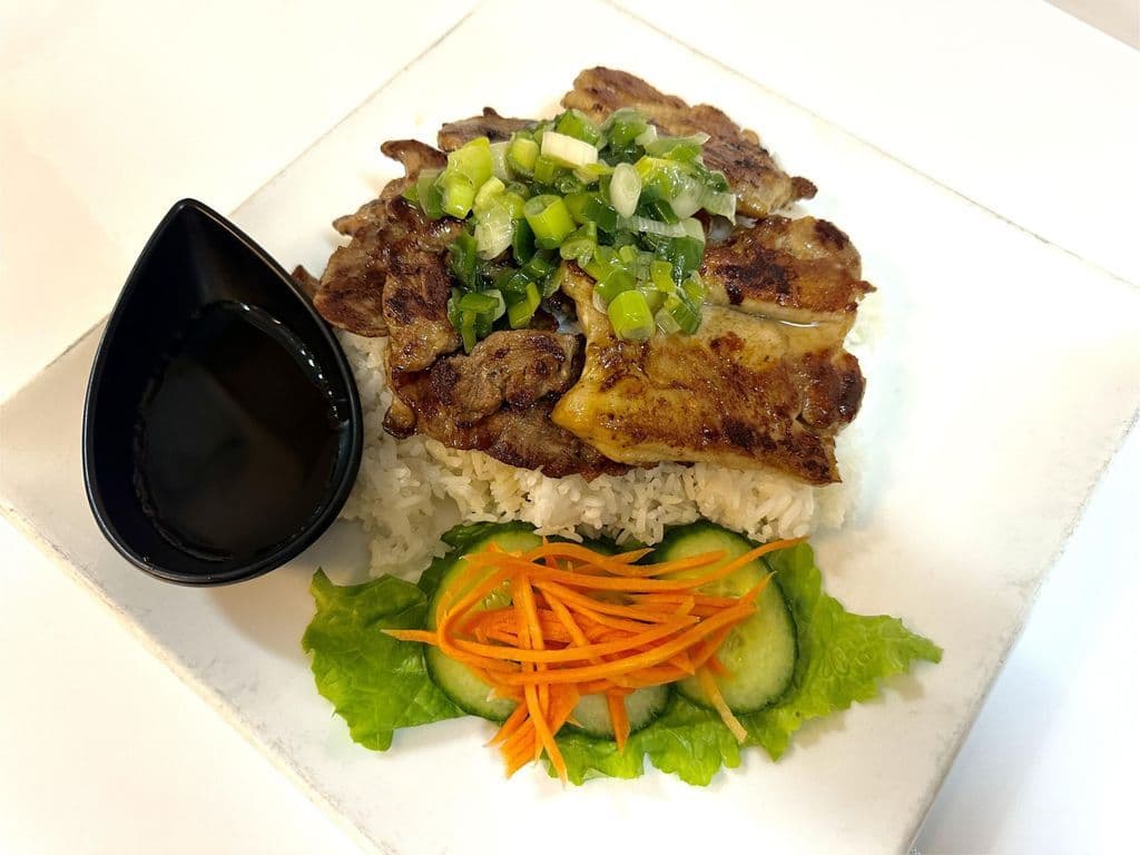 Grill on Rice with 2 toppings(越式烤肉饭)