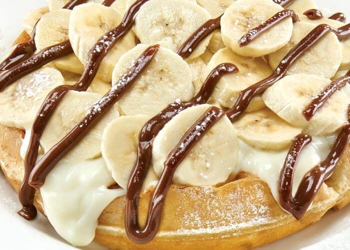 Waffle with bananas (980 - 990 Cals.)