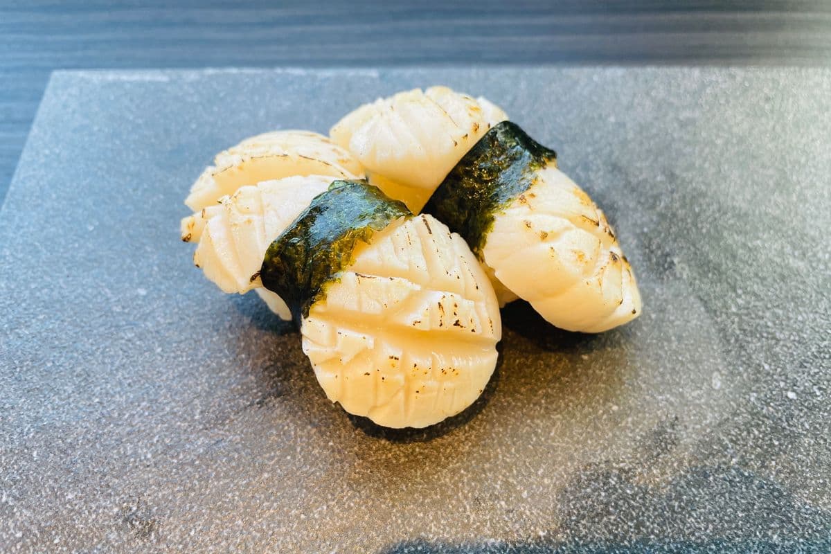 Scallop Sushi (2 pcs)