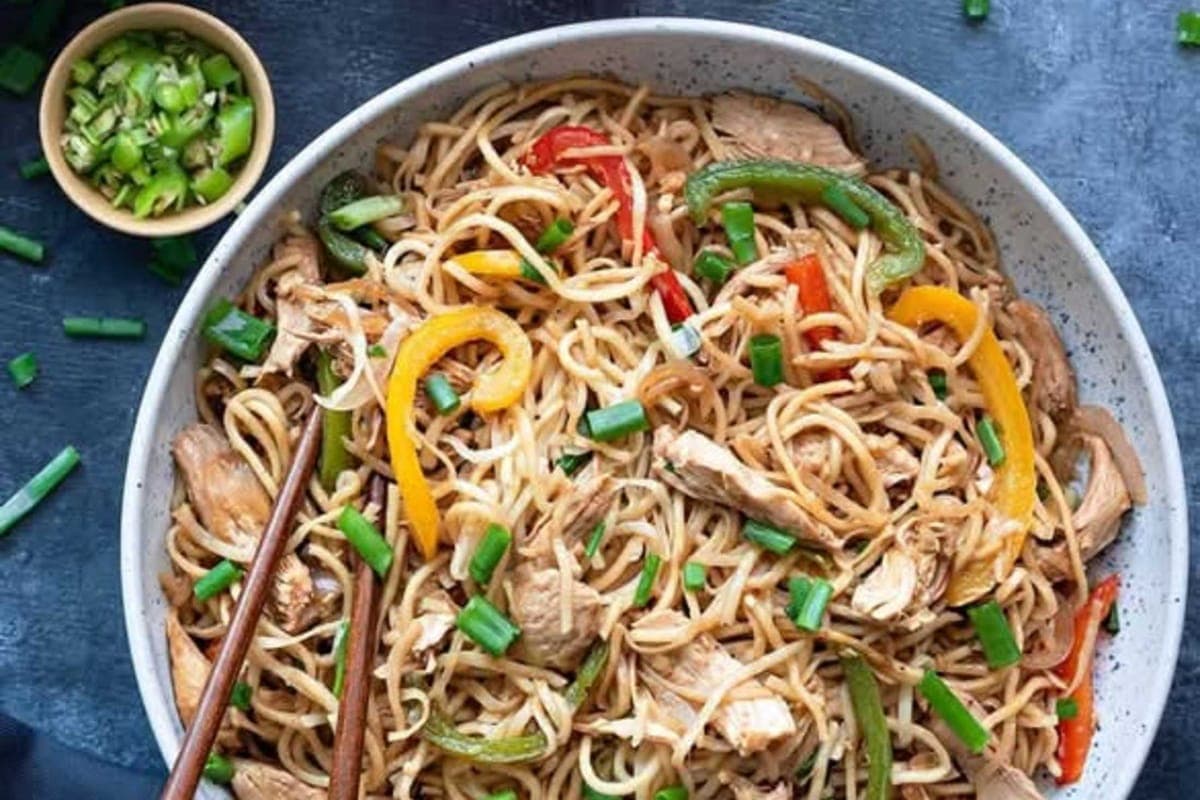 Nouilles Hakka aux poulet/ Chicken Hakka Noodles