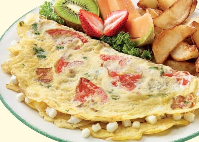 Tomatoes, bacon and goat cheese omelette (630 Cals.)