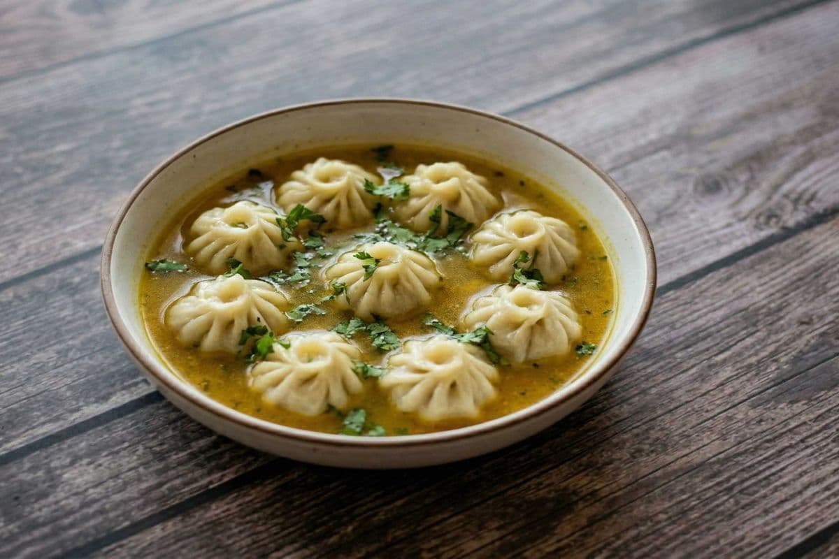 Vegetable Momo Soup (8 Pcs)