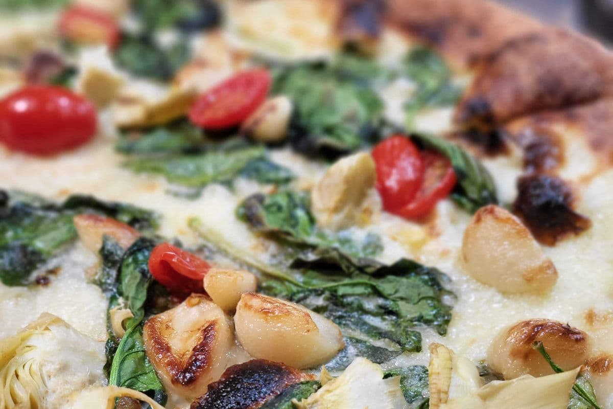 Spinach and Garlic Pizza