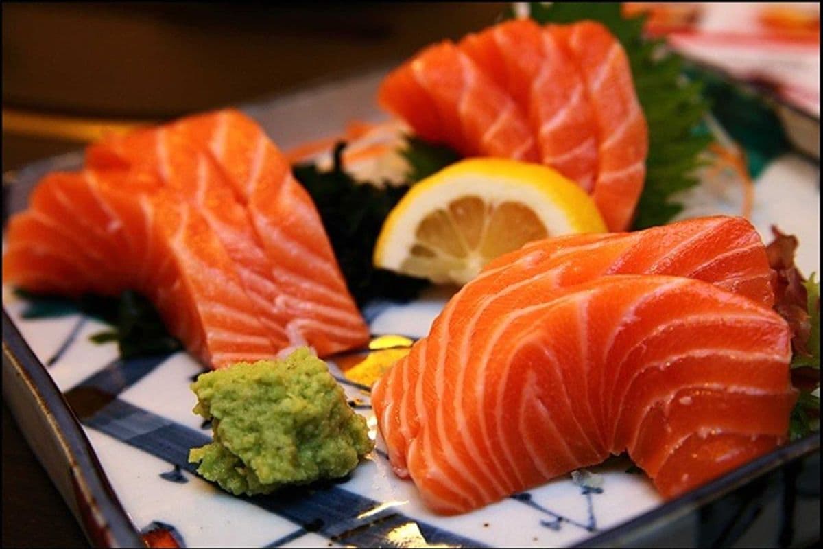 33. Smoked Salmon Sashimi (5 pcs)