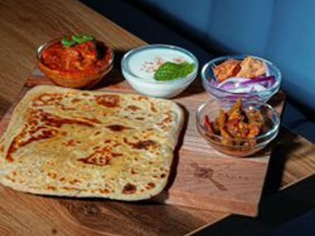 CHICKEN CURRY W/ 2 PLAIN PARATHA