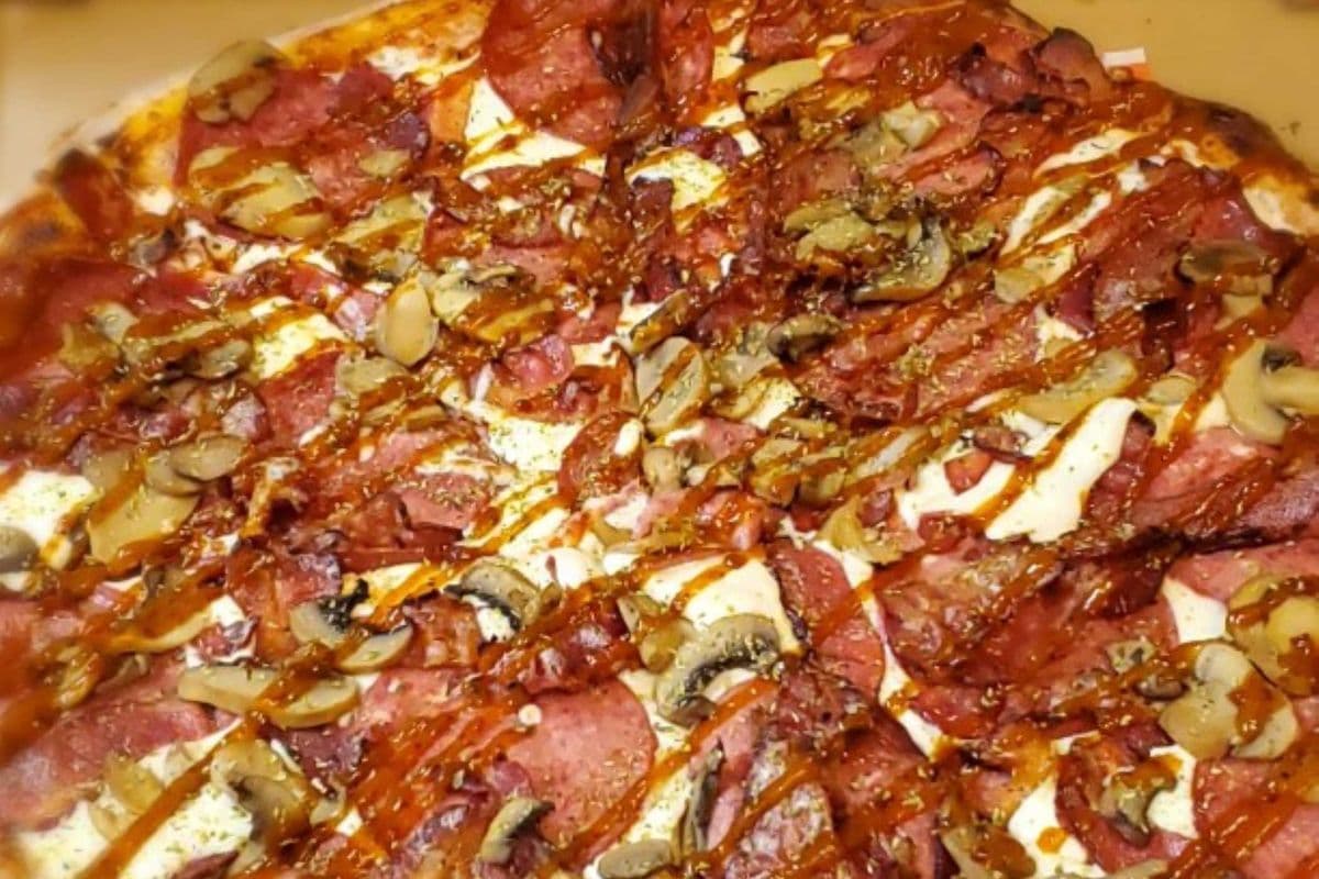 Pizza Québécoise / Quebec Pizza