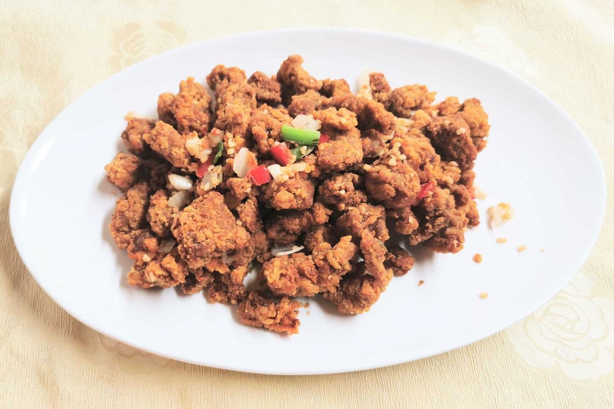 28. Dry Garlic Boneless Pork 蒜香肉