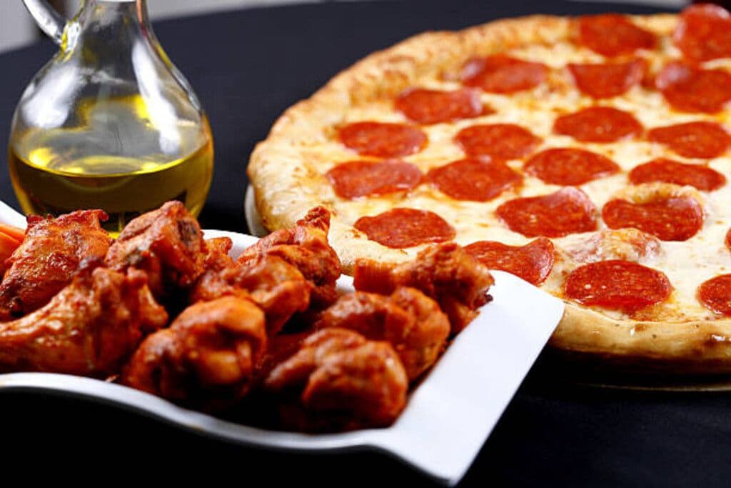 1 X-Large Pizza and 3Lb. Wings Combo