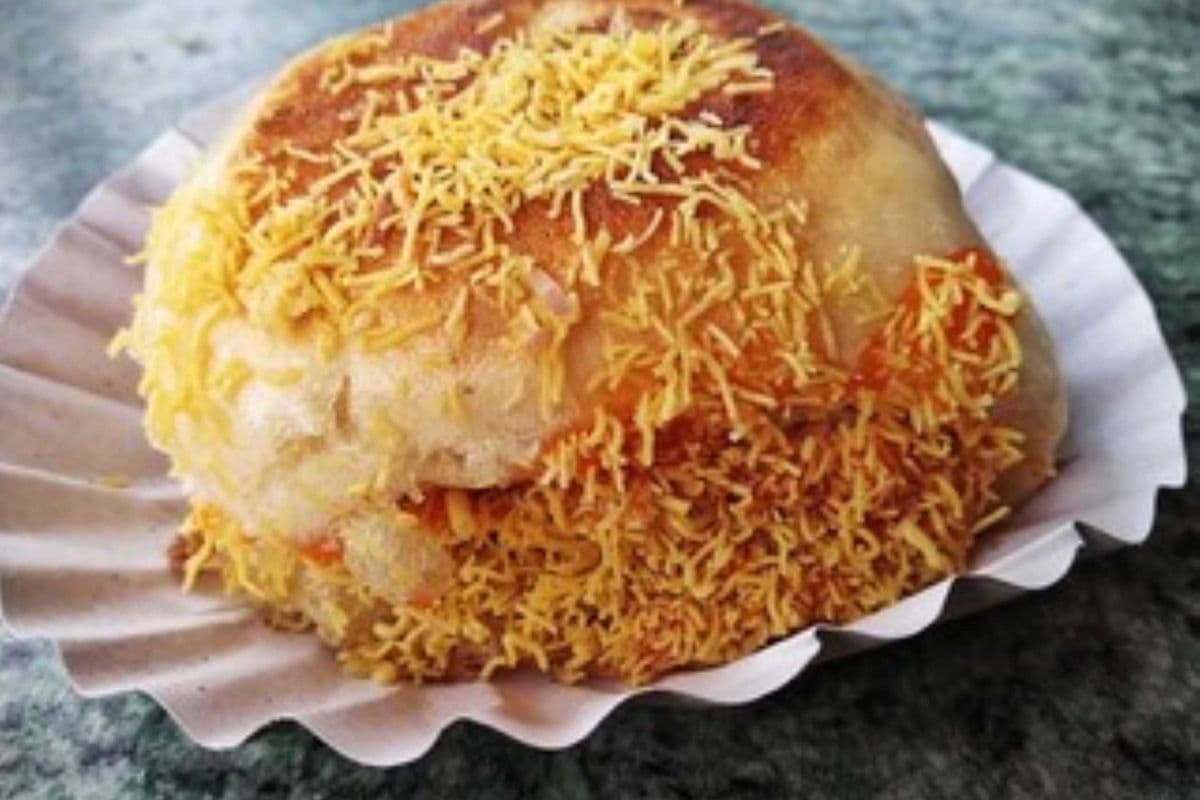 Dabeli (1 pc) and Vadapav (1 pc)