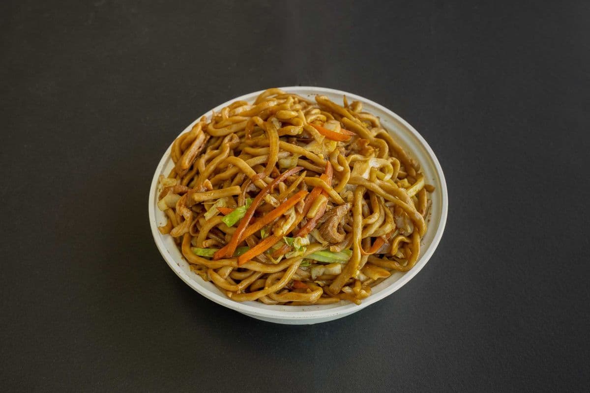 80. Shanghai-Style Fried Noodles (Chicken)