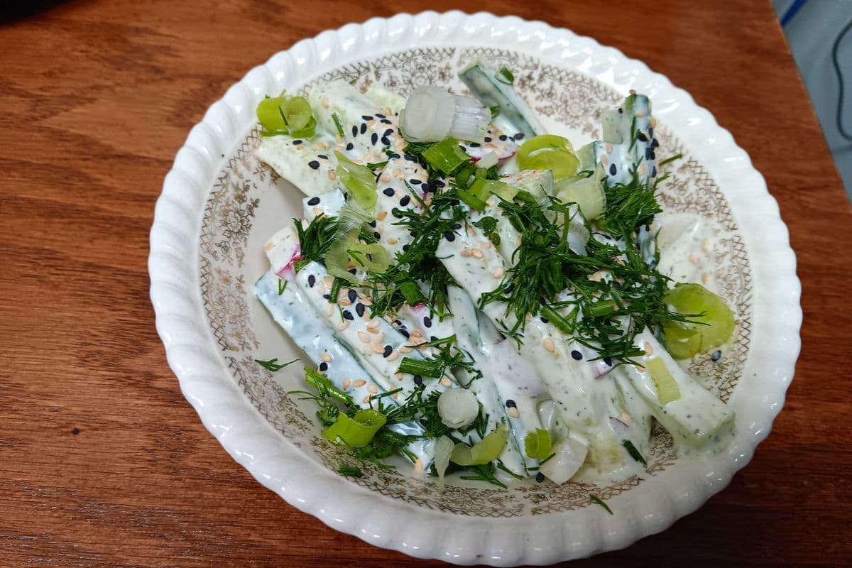 Salade de concombres et radis / Cucumber and radish salad
