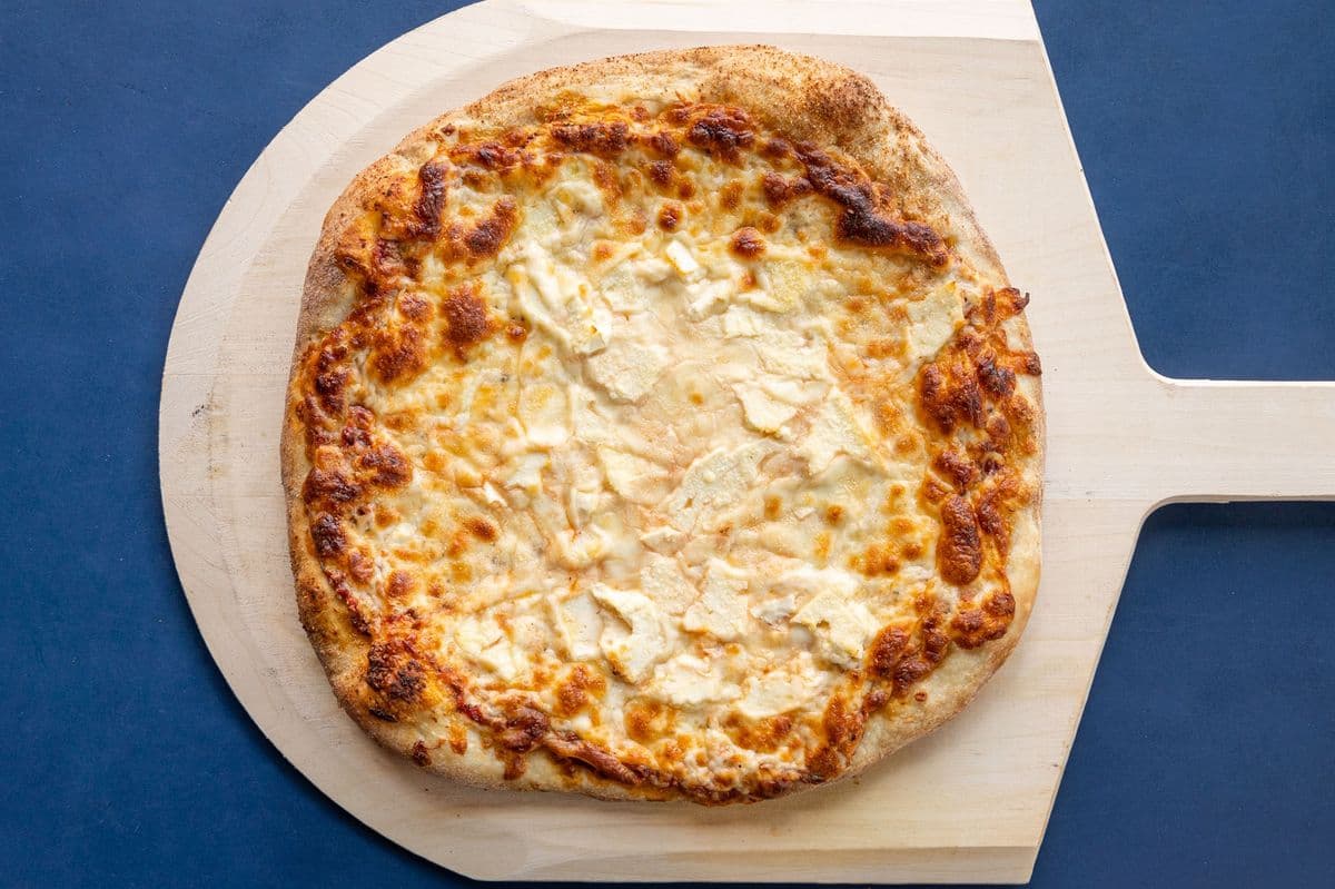 Pizza large 14" aux quatre fromages / Large 14" Four Cheese Pizza