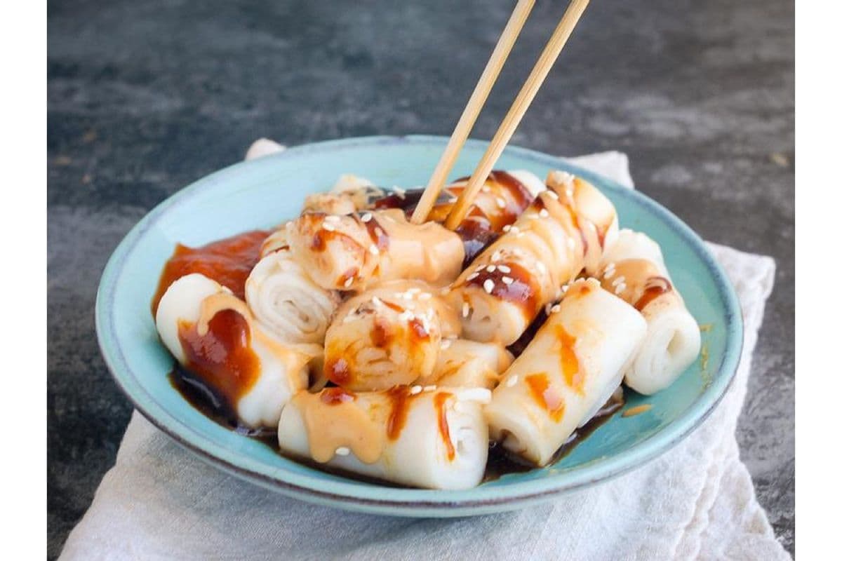Steam Rice Noodle Roll 即蒸混酱肠粉