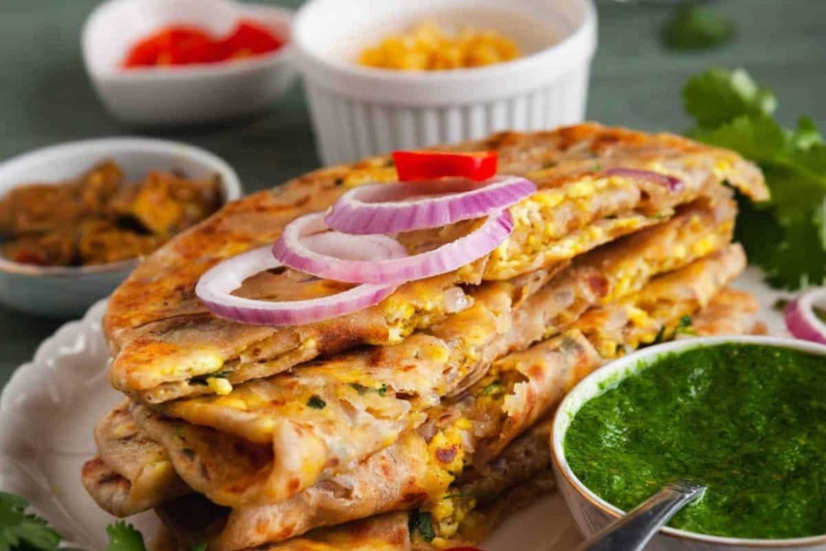 Tandoori Paneer paratha with dahi and achar