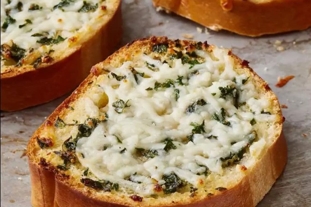Garlic Bread (2 Slices)