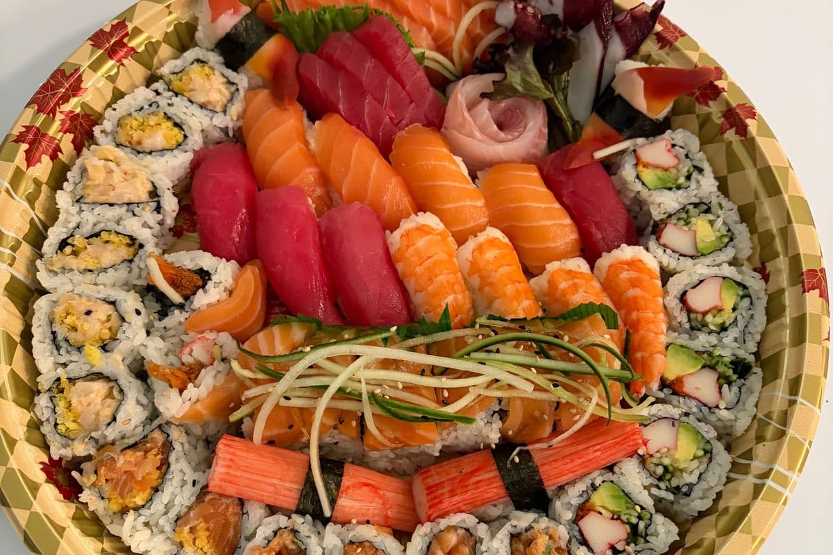 114. Sushi Sashimi and Roll Party Tray D (55pcs)