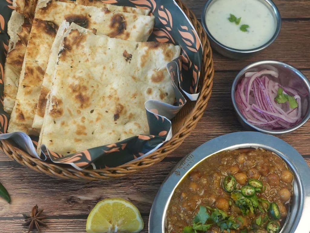 Lahori Chana( Served with Naan Or Rice)