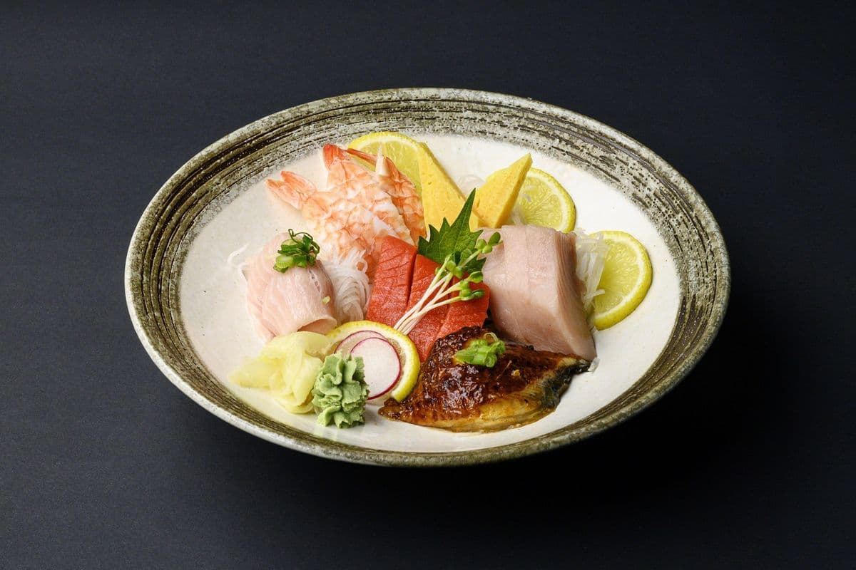 Assorted Sashimi (15 pcs)