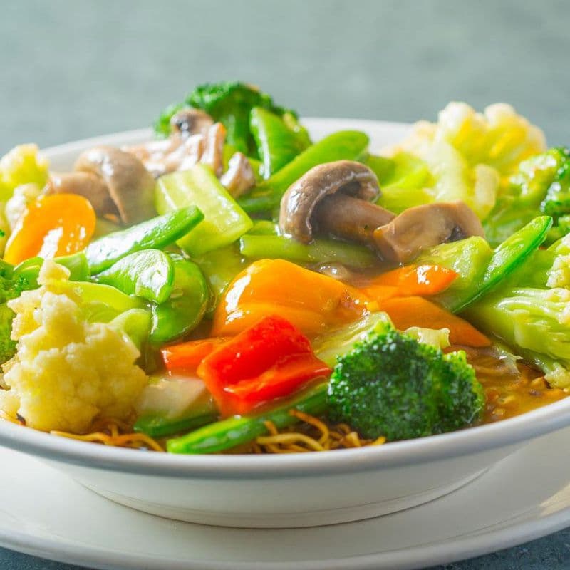 Assorted Vegetables Chow Mein (or Fried Flat Rice Noodle) 什菜炒麵或炒河