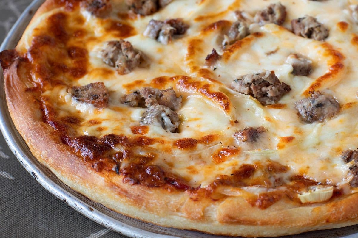 #14 Lean Beef, Onions, and Fresh Garlic Pizza