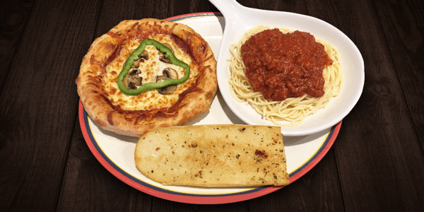 Pizza garnie et spaghettini à la viande / Garnished Pizza and Meat Spaghettini