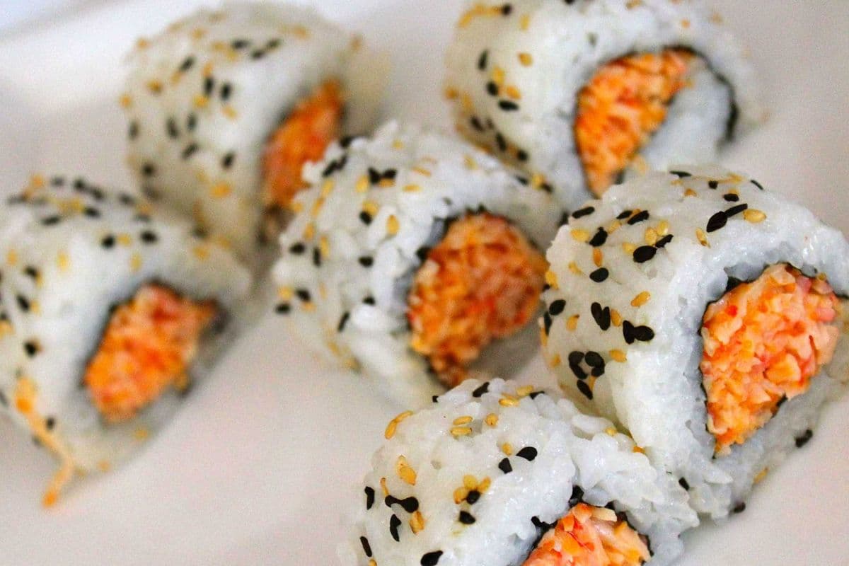 77. Spicy Snow Crab Maki Roll (6 pcs)