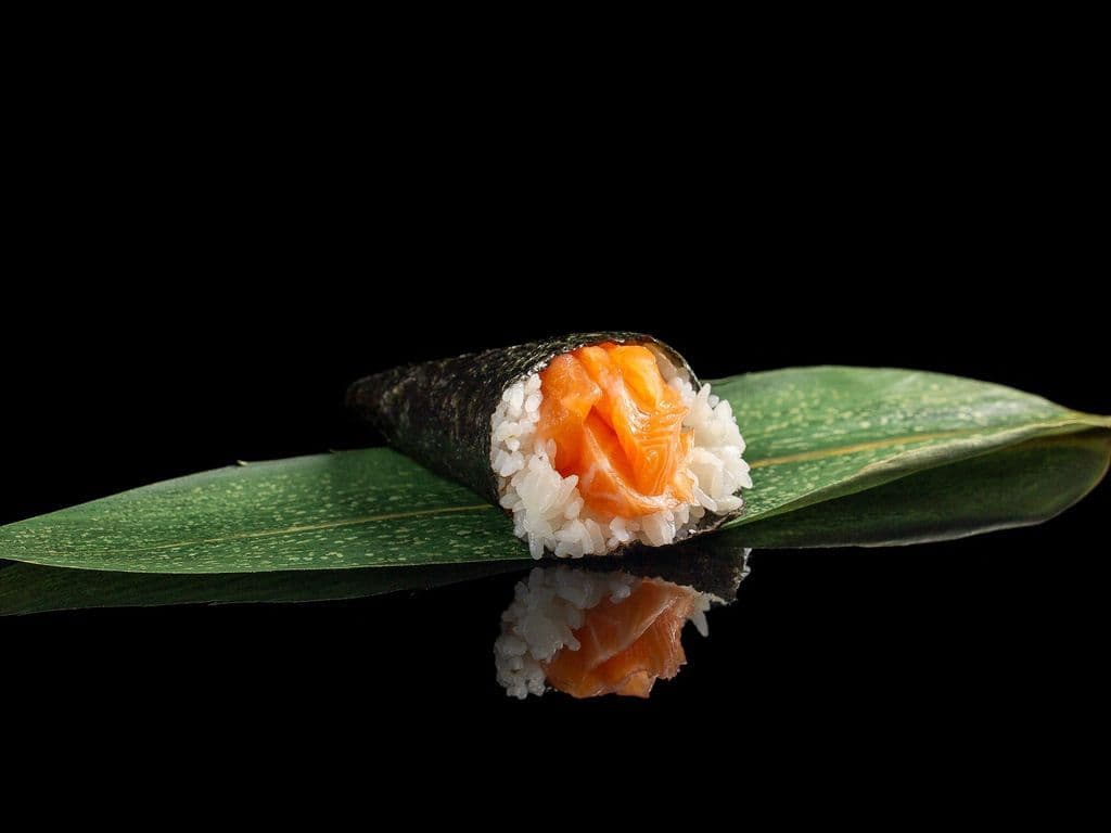 Salmon Hand Roll (1 Pc)