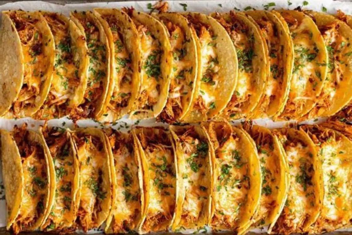 MINI CHICKEN & CHEESE TACOS (8 PCS)