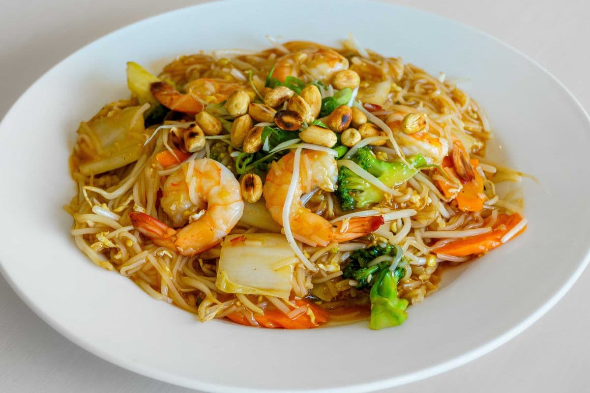 Shrimp Pad Thai With Vegetables