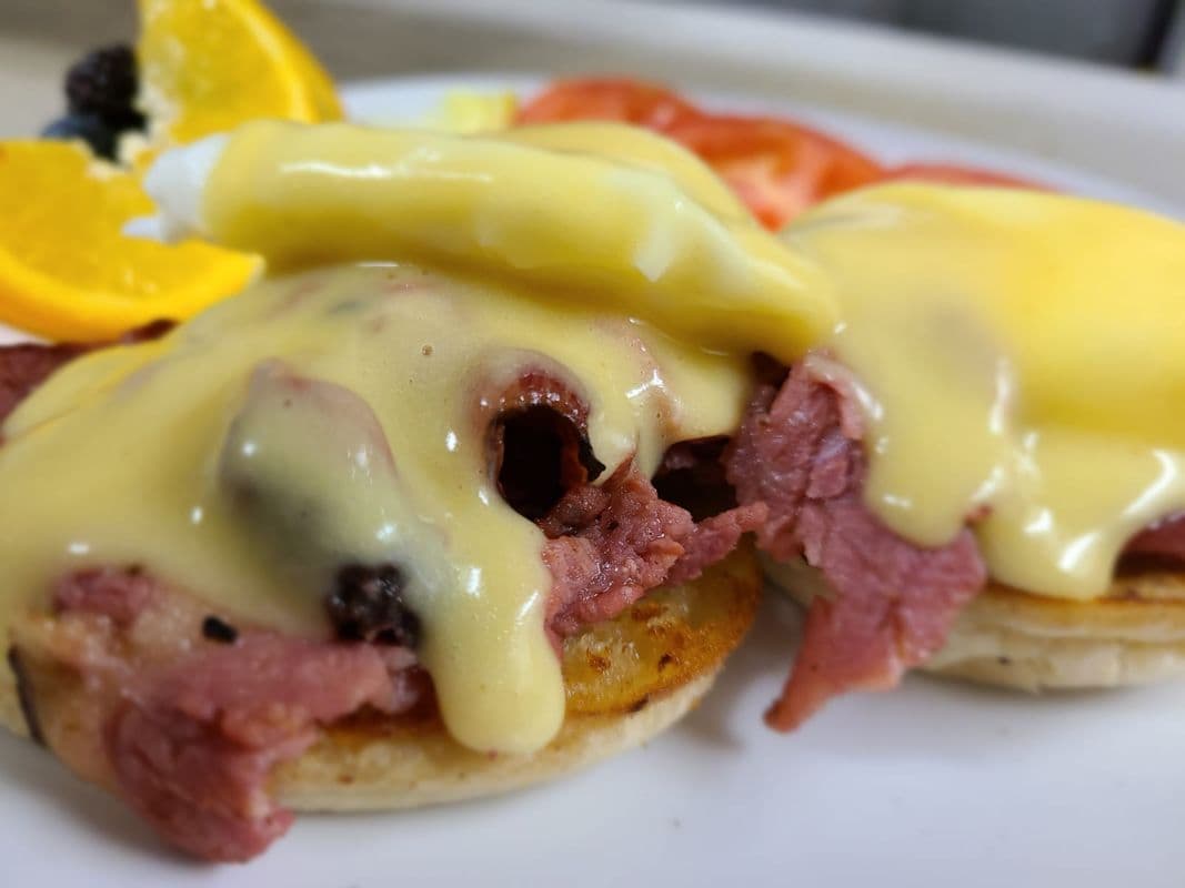 Oeuf bénédictine à la viande fumée / Smoked Meat Eggs Benedict