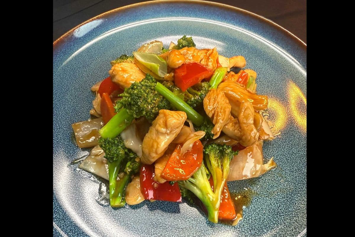 12. Chicken & Mixed Vegetables 雞肉雜菜
