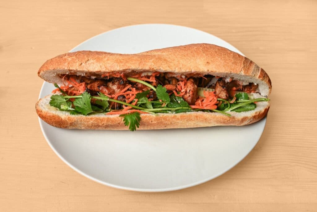1. Banh mi poulet grillé