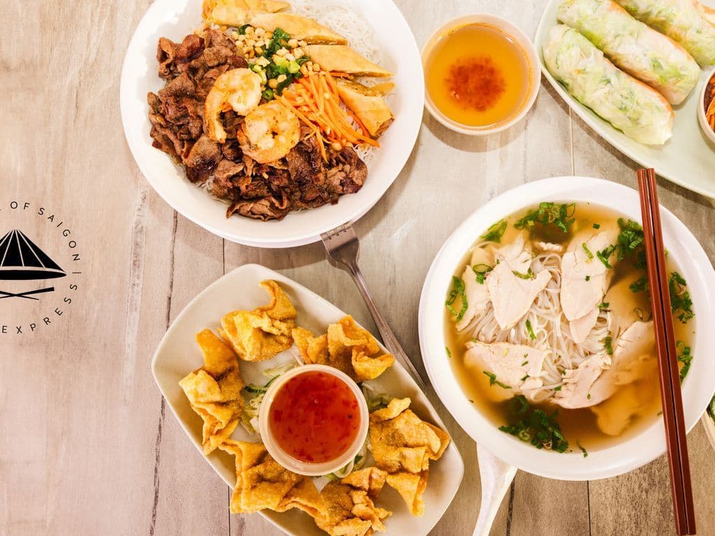 V2. Choice of Meat, Prawn & Spring Roll