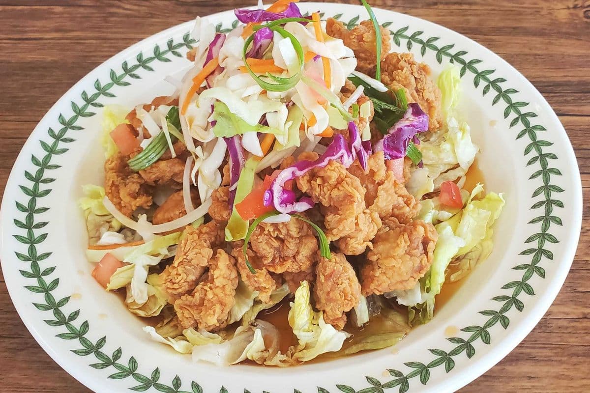 Yuringi(Medium, Fried chicken, vegetable, Hot ans sweet sour Sauce )